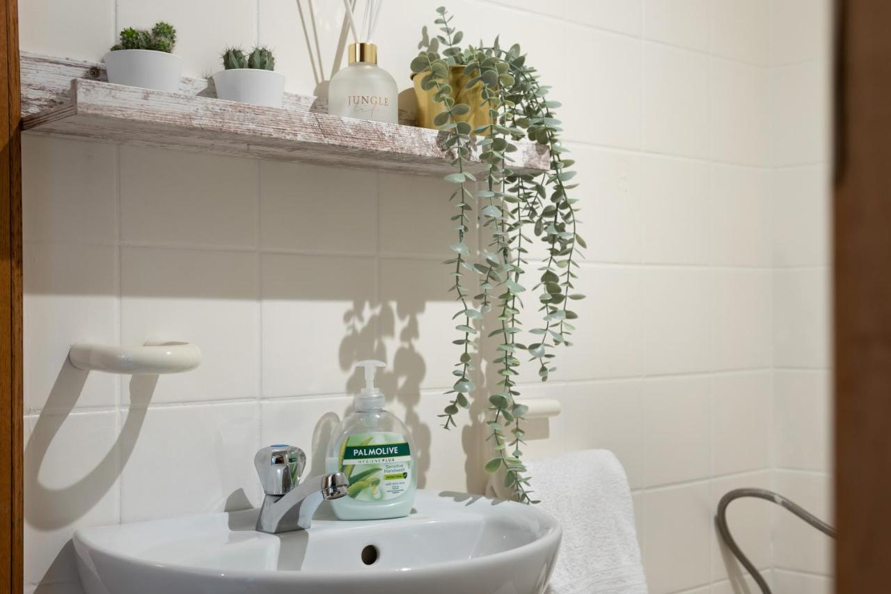 City Apartment 3 Bedroom, Kitchen, Wifi, Workspace, Coffee, Central ハッセルト エクステリア 写真