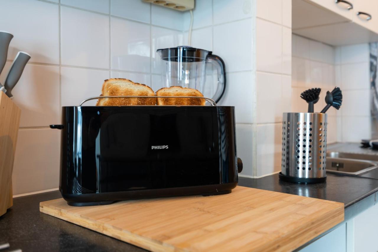 City Apartment 3 Bedroom, Kitchen, Wifi, Workspace, Coffee, Central ハッセルト エクステリア 写真